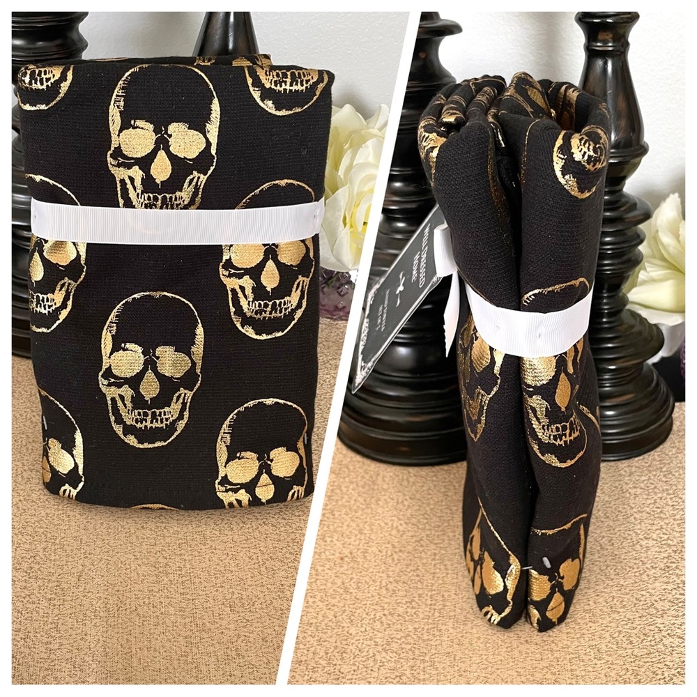 NWT SET OF 2 SKULL 💀 Gold Foil Bathroom Hand Towels